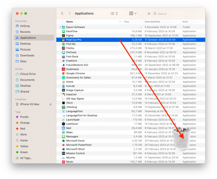 Screenshot of uninstalling apps from Applications folder on macOS.