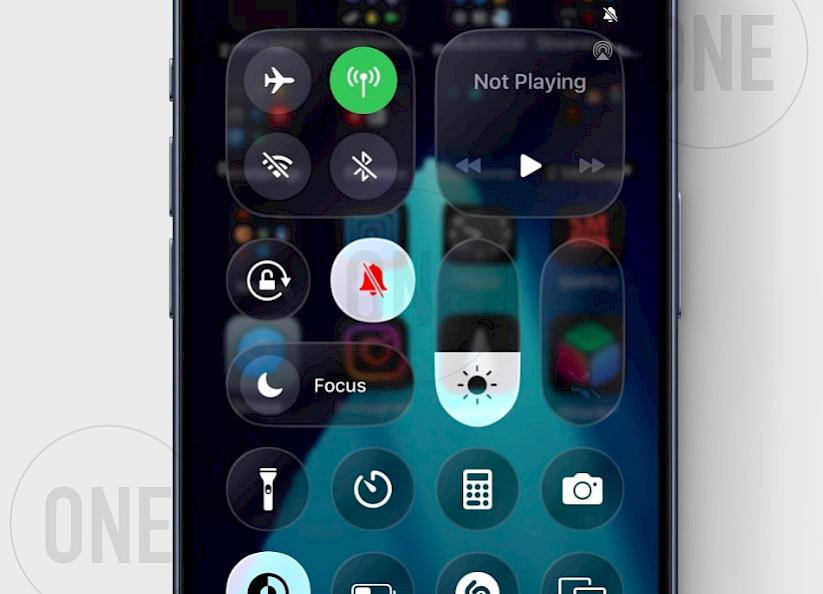 Liquid Glass from iOS 26 running on iOS 16 with CC26 jailbreak tweak.